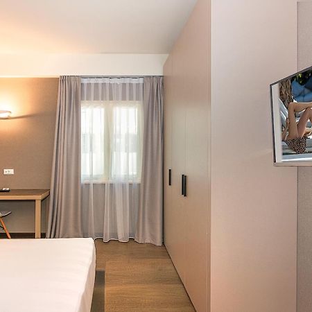מרינה די פיאטרסנטה Hotel Joseph מראה חיצוני תמונה
