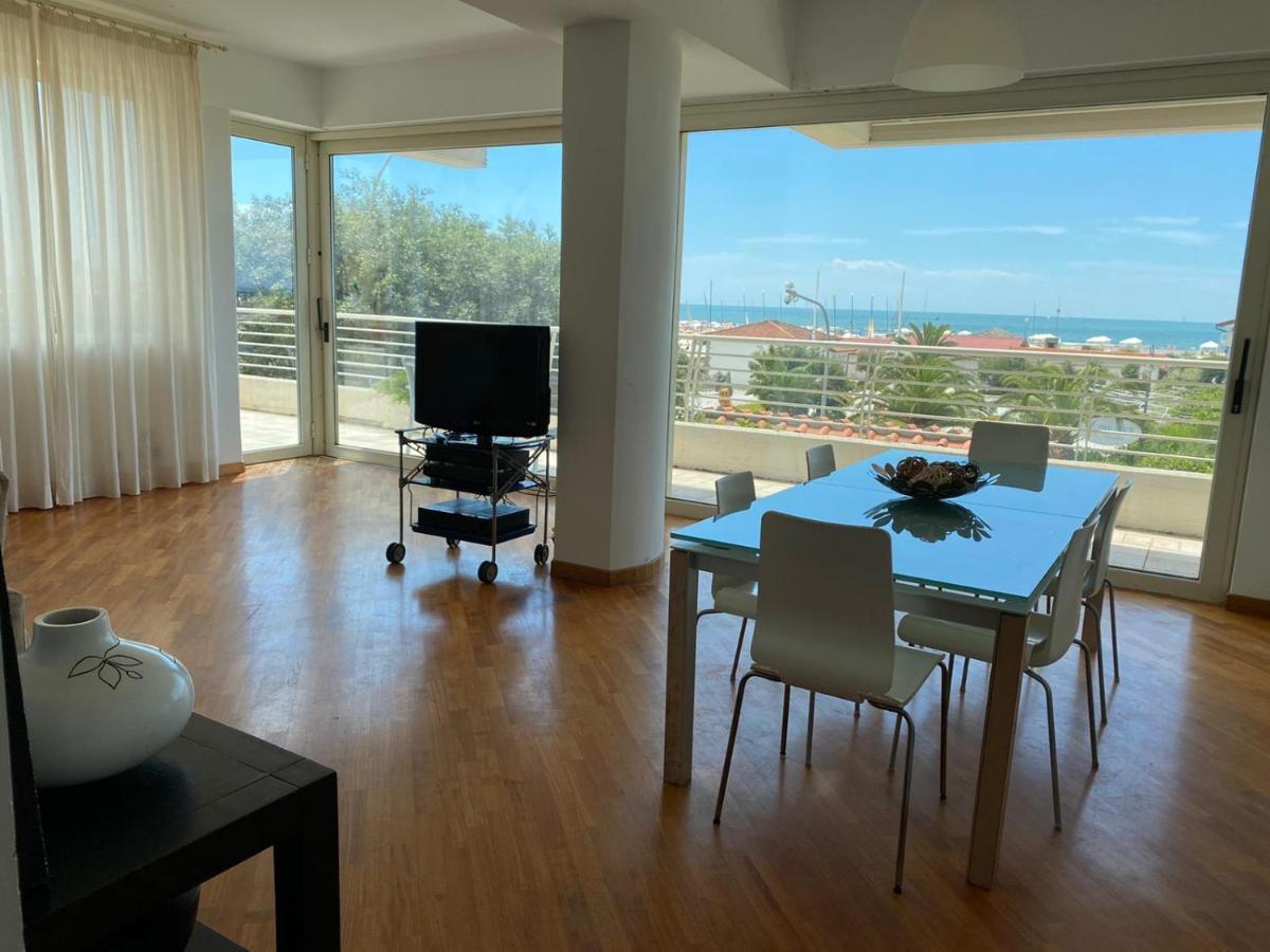 מרינה די פיאטרסנטה Hotel Joseph מראה חיצוני תמונה