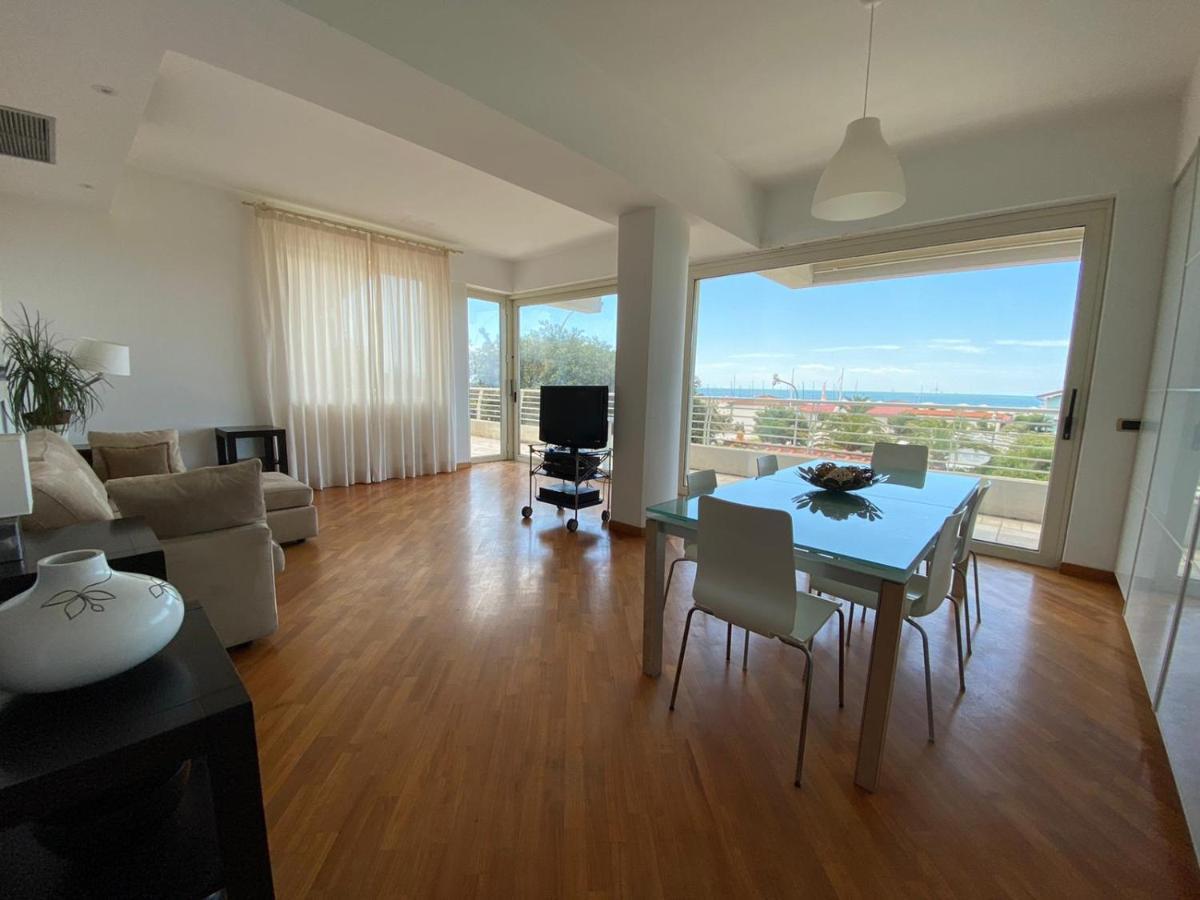 מרינה די פיאטרסנטה Hotel Joseph מראה חיצוני תמונה