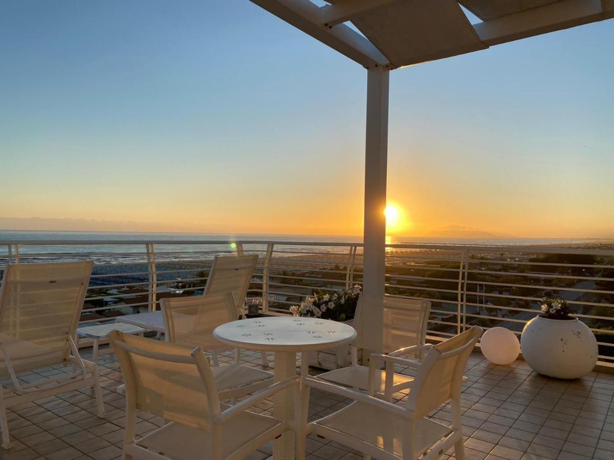 מרינה די פיאטרסנטה Hotel Joseph מראה חיצוני תמונה