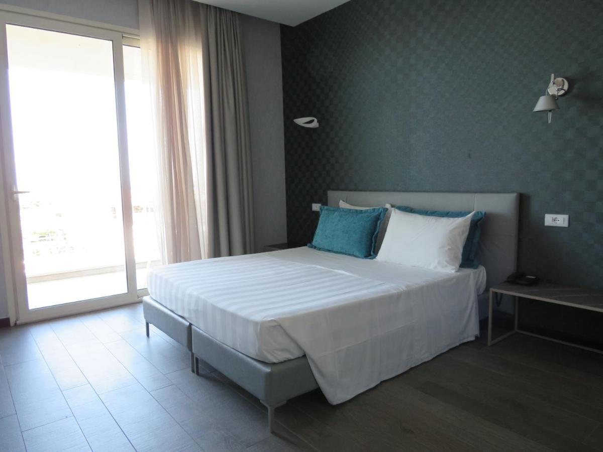 מרינה די פיאטרסנטה Hotel Joseph מראה חיצוני תמונה