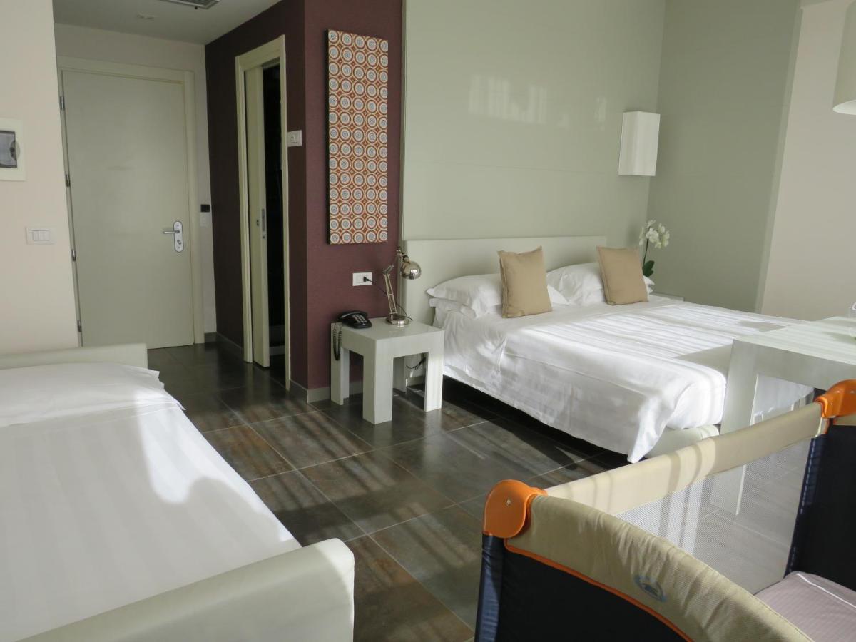 מרינה די פיאטרסנטה Hotel Joseph מראה חיצוני תמונה