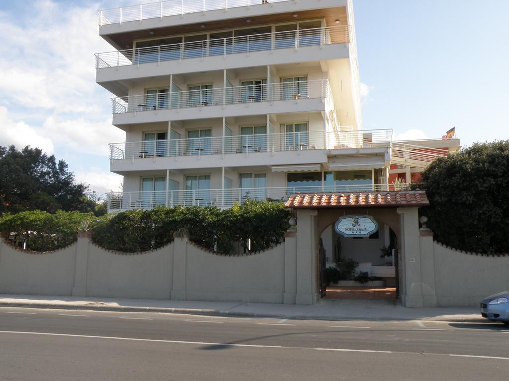 מרינה די פיאטרסנטה Hotel Joseph מראה חיצוני תמונה