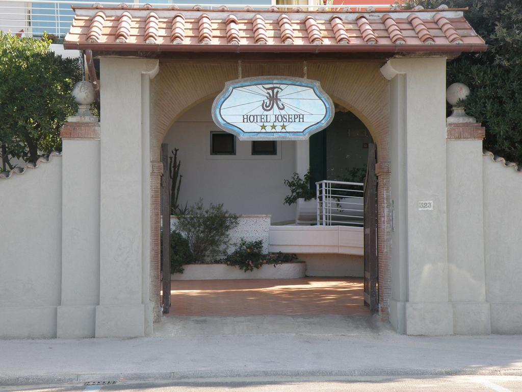 מרינה די פיאטרסנטה Hotel Joseph מראה חיצוני תמונה