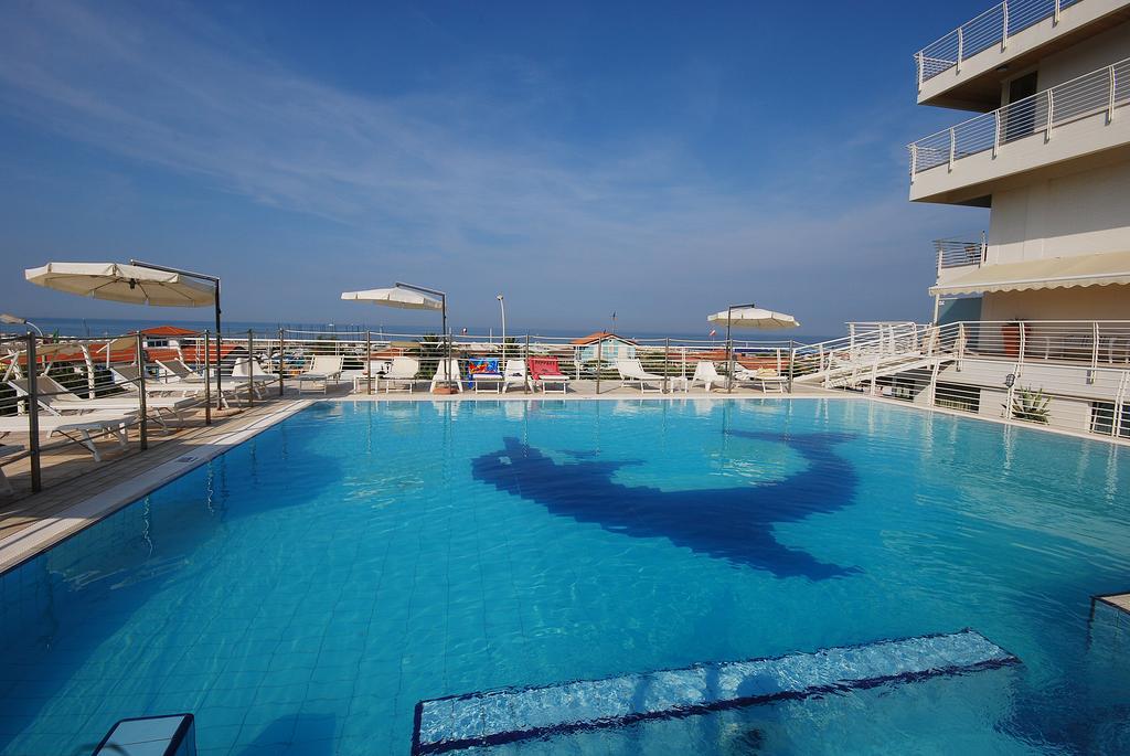 מרינה די פיאטרסנטה Hotel Joseph מראה חיצוני תמונה