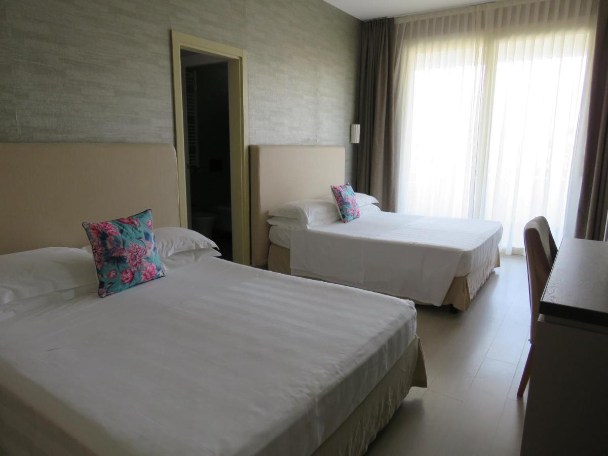 מרינה די פיאטרסנטה Hotel Joseph מראה חיצוני תמונה