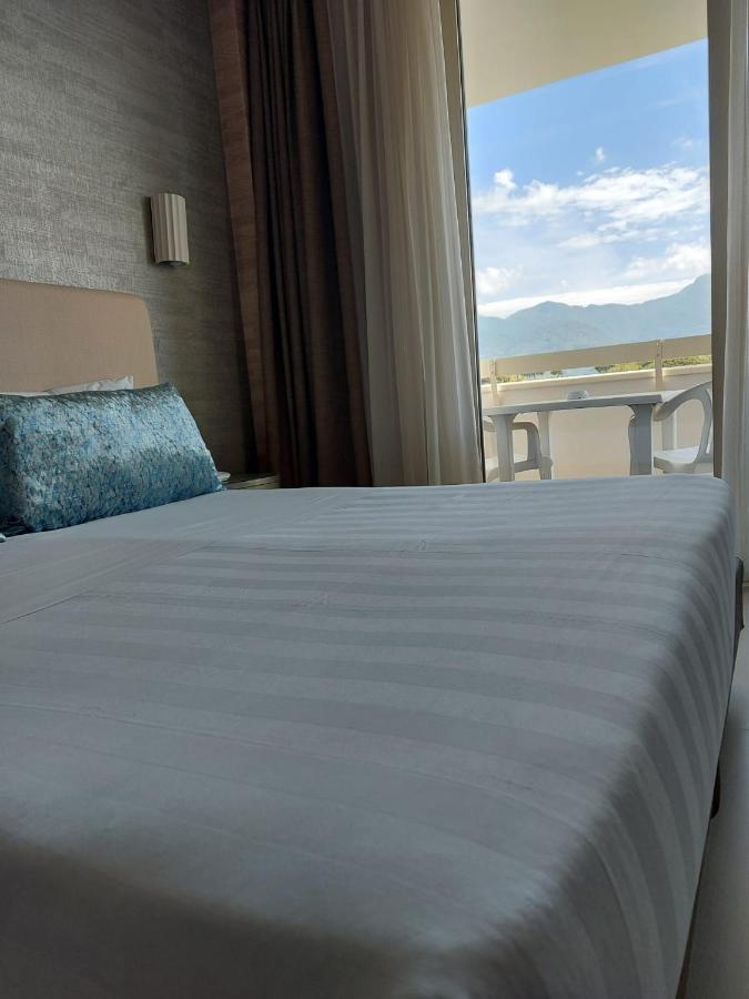 מרינה די פיאטרסנטה Hotel Joseph מראה חיצוני תמונה