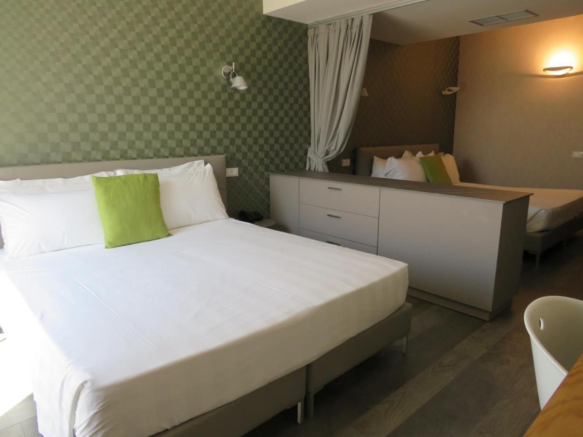 מרינה די פיאטרסנטה Hotel Joseph מראה חיצוני תמונה