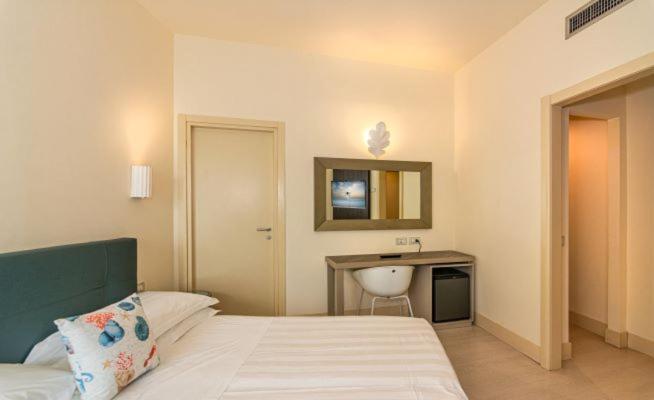 מרינה די פיאטרסנטה Hotel Joseph מראה חיצוני תמונה