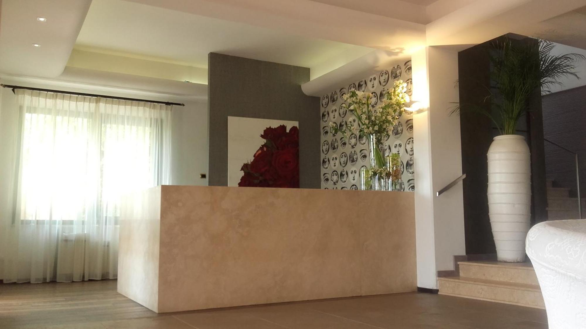 מרינה די פיאטרסנטה Hotel Joseph מראה חיצוני תמונה