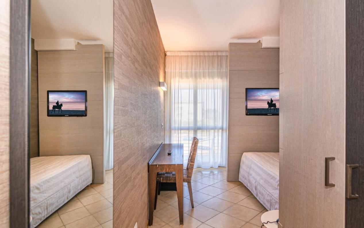 מרינה די פיאטרסנטה Hotel Joseph מראה חיצוני תמונה