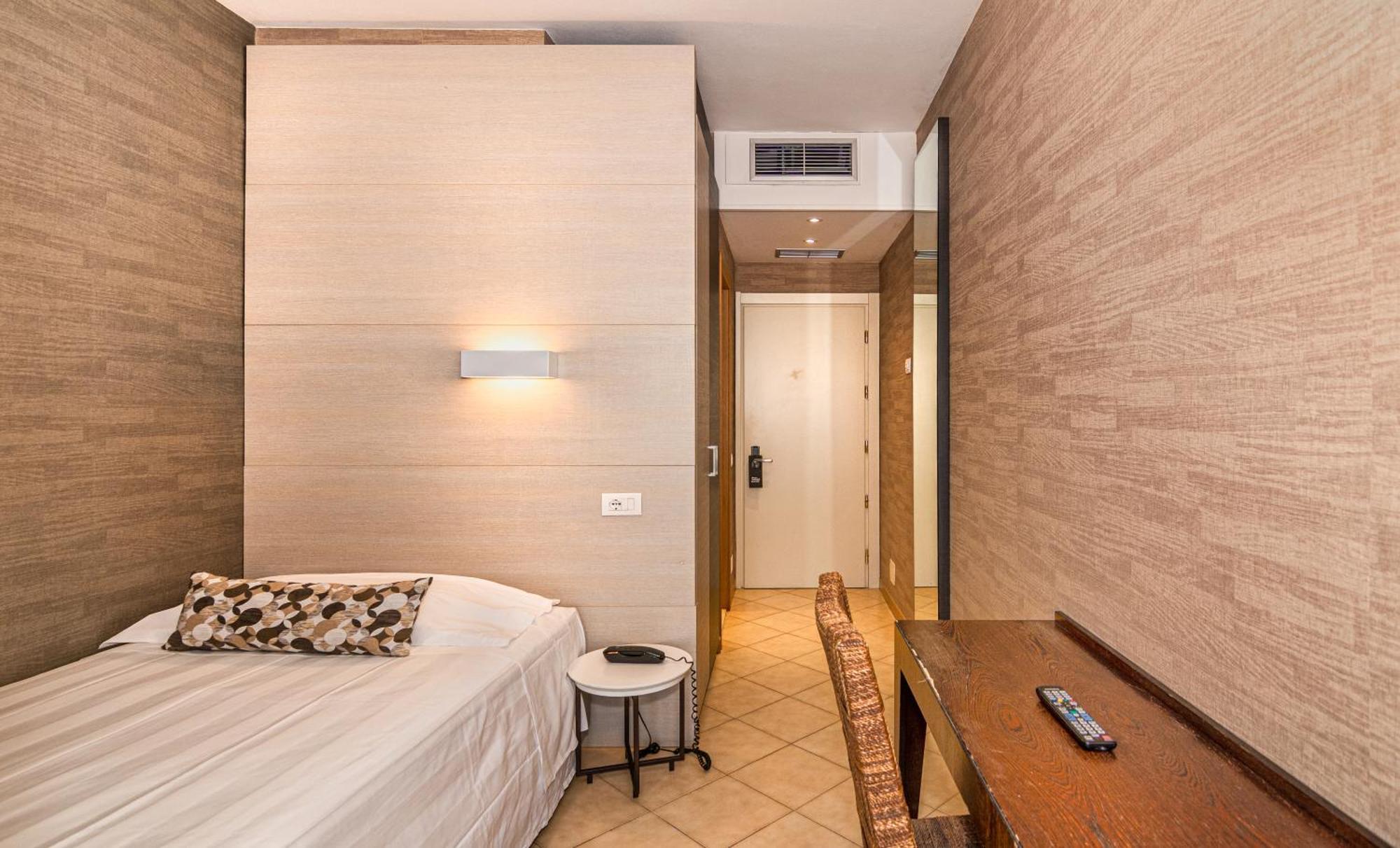 מרינה די פיאטרסנטה Hotel Joseph מראה חיצוני תמונה