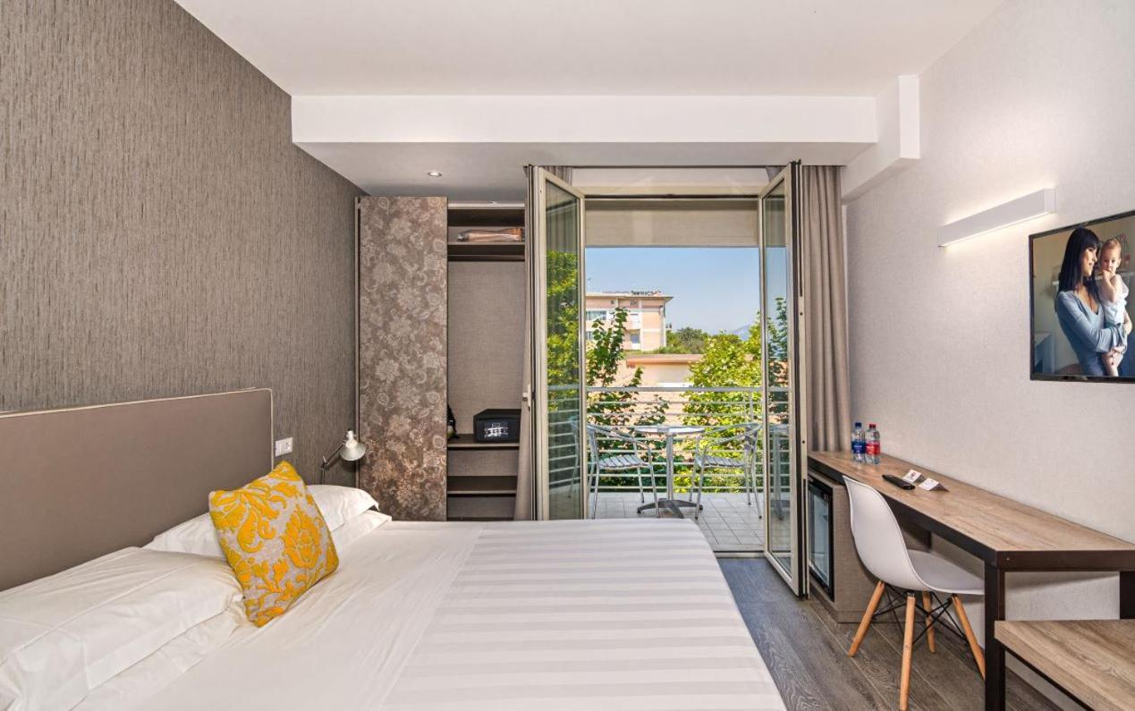 מרינה די פיאטרסנטה Hotel Joseph מראה חיצוני תמונה