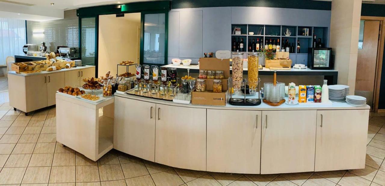מרינה די פיאטרסנטה Hotel Joseph מראה חיצוני תמונה