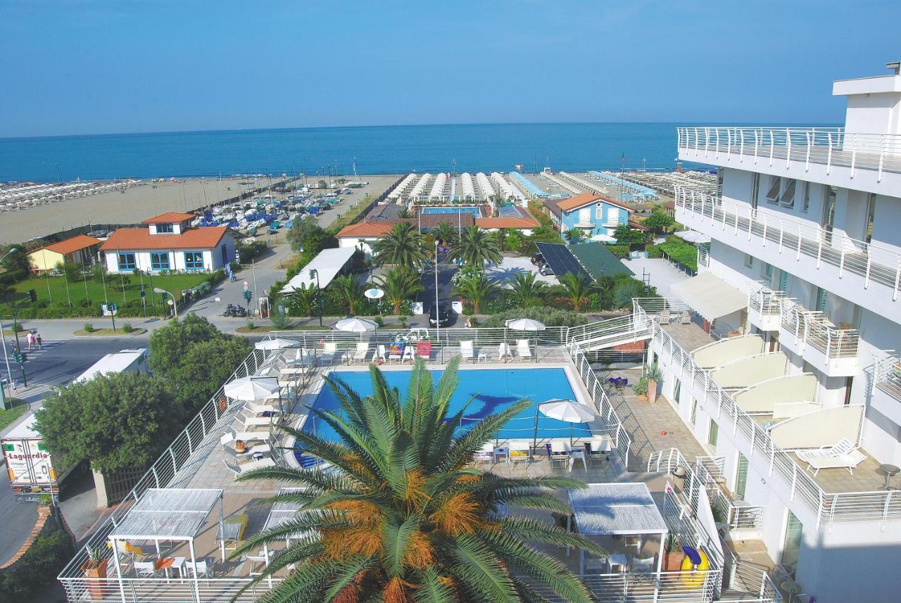 מרינה די פיאטרסנטה Hotel Joseph מראה חיצוני תמונה