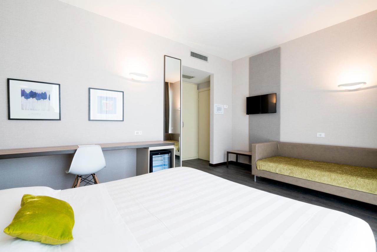 מרינה די פיאטרסנטה Hotel Joseph מראה חיצוני תמונה